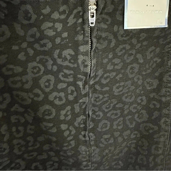 Tinseltown Juniors Black Leopard Print Denim Jean Mini Skirt Size X-Large - Picture 3 of 10